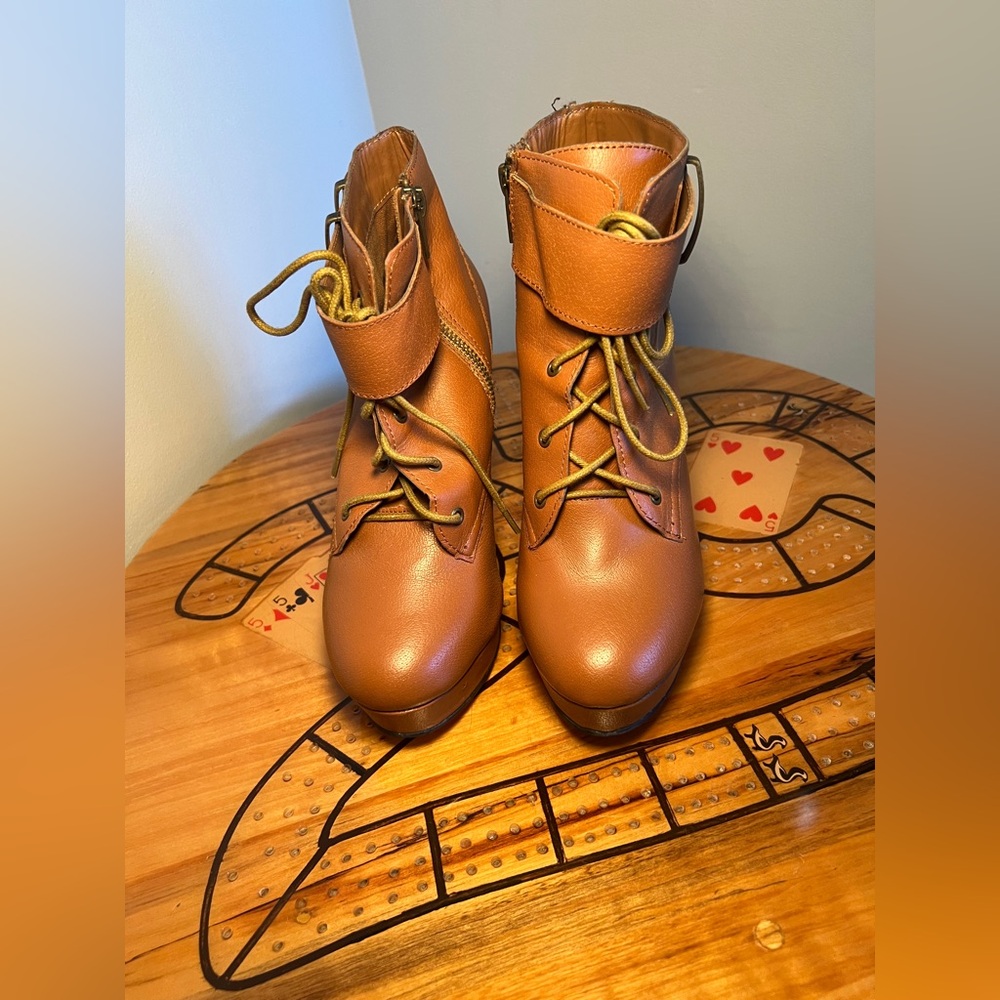 Urban Outfitters Deena & Ozzy heel Booties